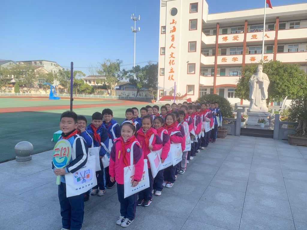 QG刮刮乐助“双减”： 减压布袋添活力